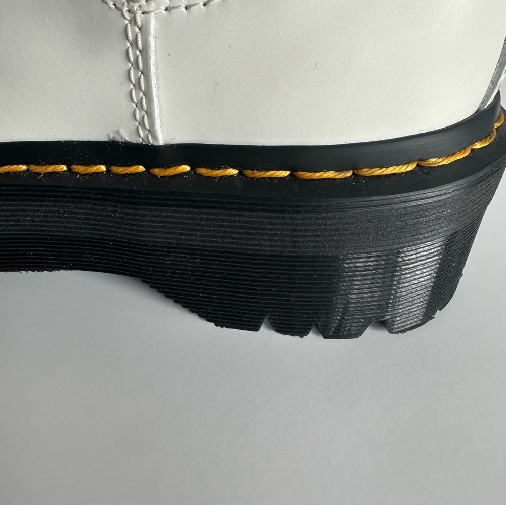 DR MARTENS 2976 SMOOTH LEATHER PLATFORM CHELSEA BOOTS - Picture 8 of 8